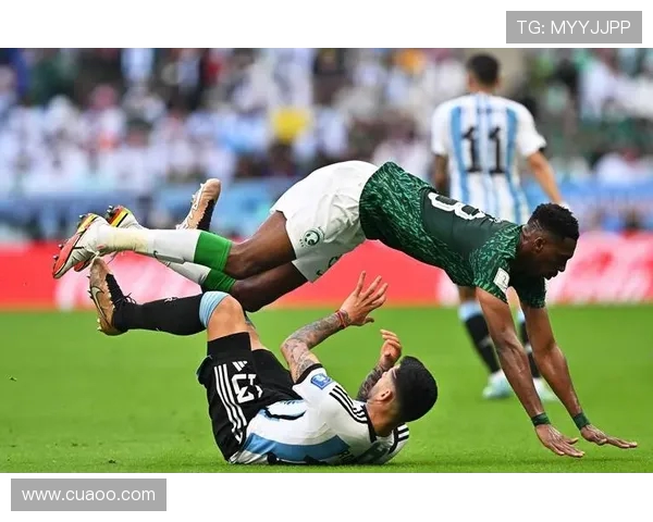 跨越三十年的对话：两代足球宗师评点世界杯战术变革